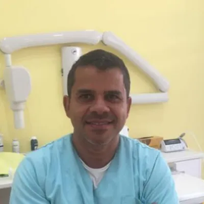Dr. Jorge Santillán - expert dentisterie esthétique chez Gardents Alicante