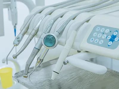 Chirurgie implantaire guidée par ordinateur chez Gardents Alicante